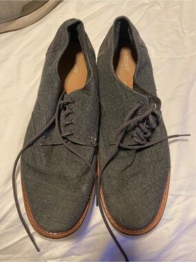 Toms Men's Charcoal Canvas Lace-Up Oxfords with Brown Trim